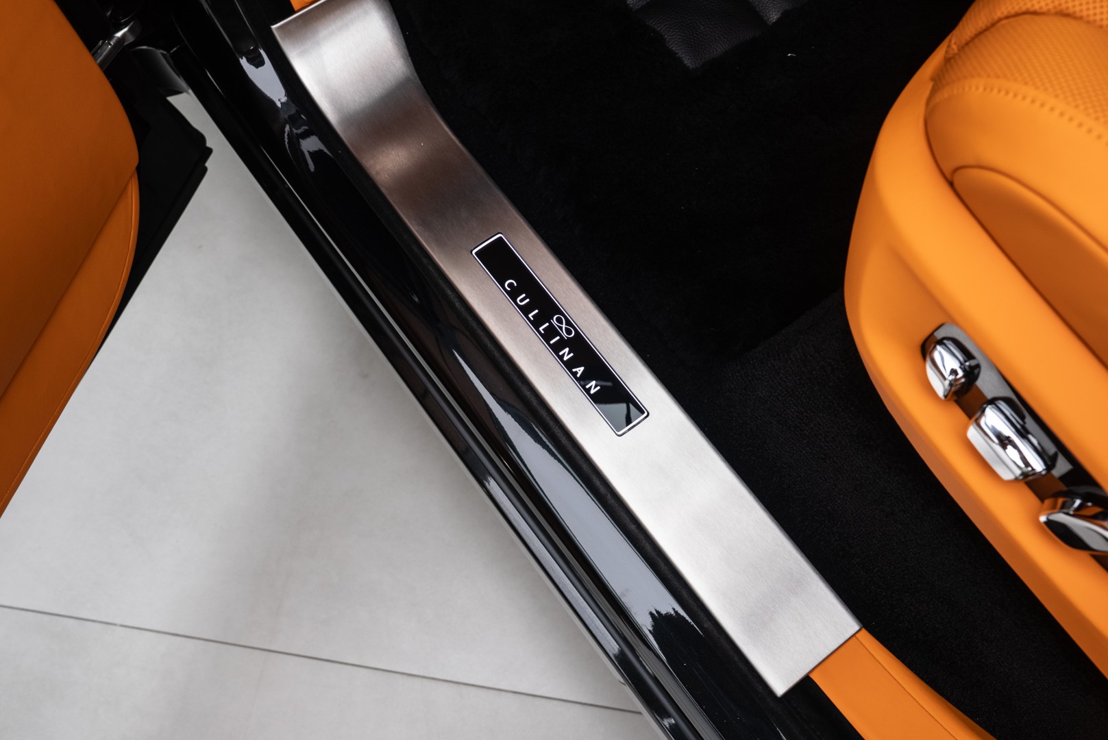 2025 ROLLS ROYCE CULLINAN | BLACK BADGE | MAIN DEALER WARRANTY AND SERVICE